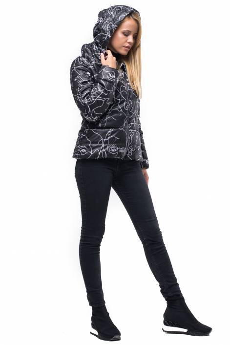 Чорна куртка з принтом №1872