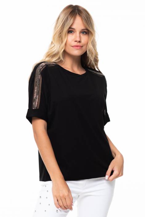 Футболка с бисером на плечах №335В