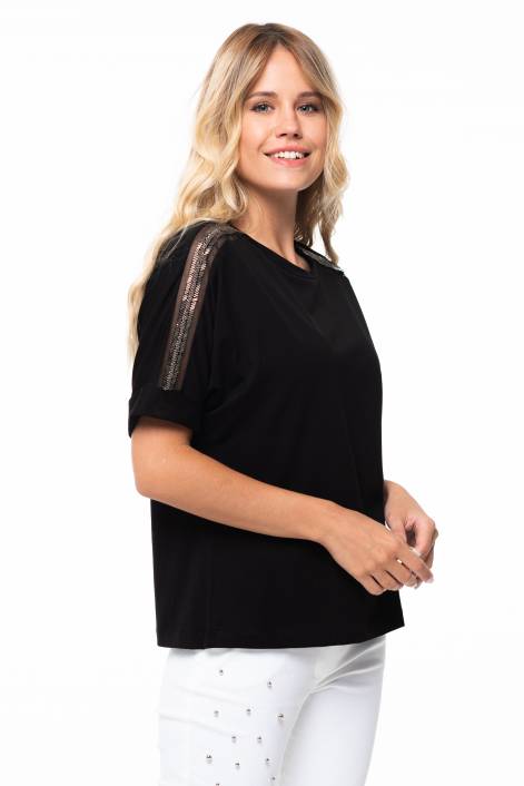 Футболка с бисером на плечах №335В