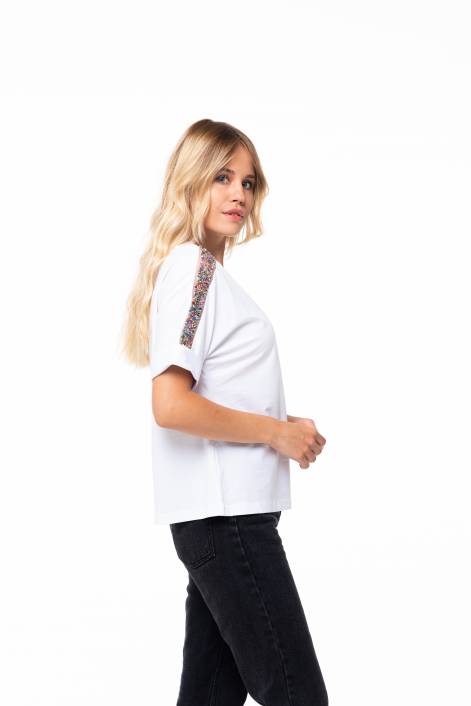 Футболка с бисером на плечах №335В