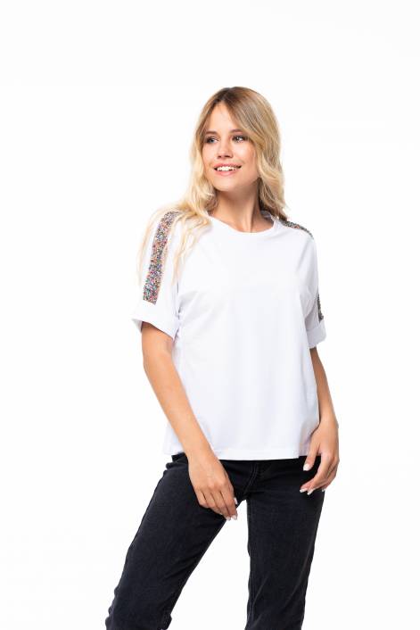Футболка с бисером на плечах №335В